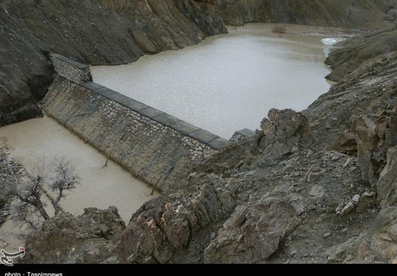 آبگیری سازه‌های آبخیزداری در پی بارش‌های چهل‌پسینی در بستک