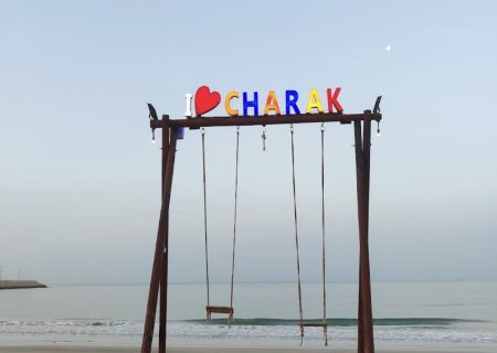 پارک ساحلی بندر چارک در تاریکی و بی‌امکانات؛ امنیت و آسایش مسافران قربانی بی‌توجهی مسئولان شهری