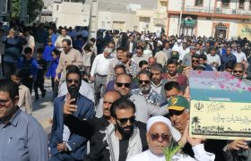 بستک میزبان حماسه؛ حضور پرشور مردم در آیین تشییع شهید گمنام